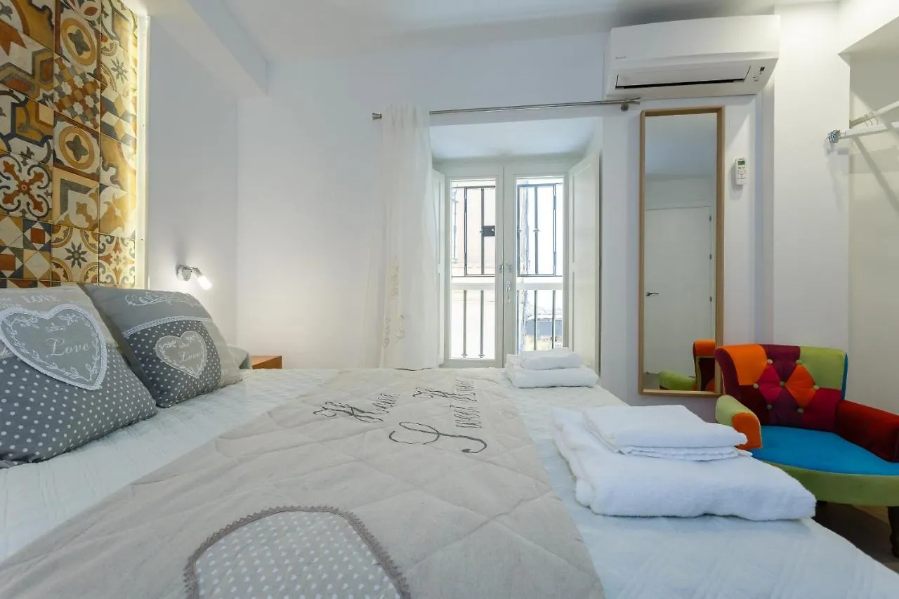 Apartamentos LOTO y LIZ by Cadiz4Rentals