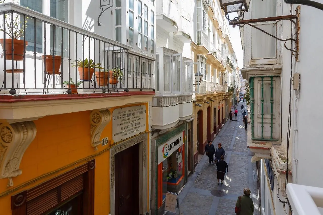 Apartamentos LOTO y LIZ by Cadiz4Rentals España