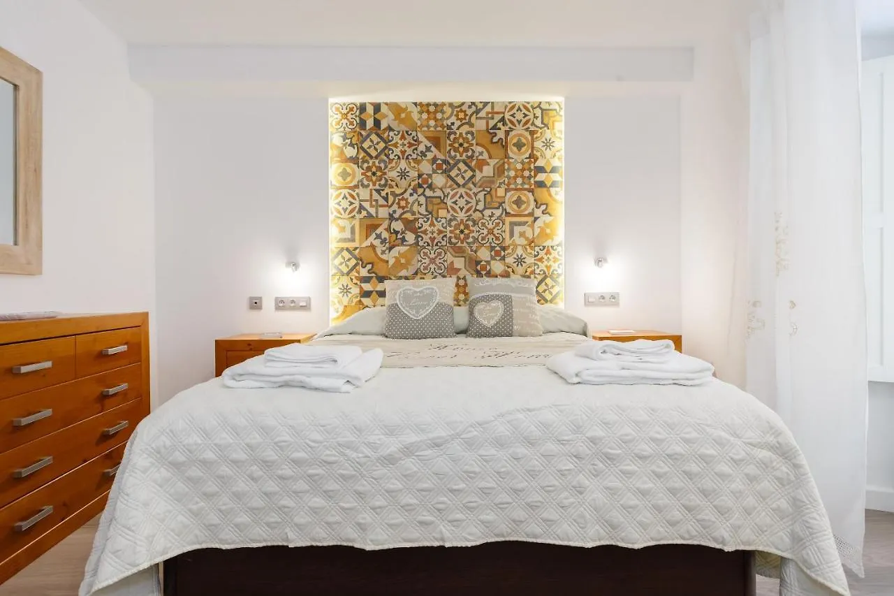 Apartamentos LOTO y LIZ by Cadiz4Rentals